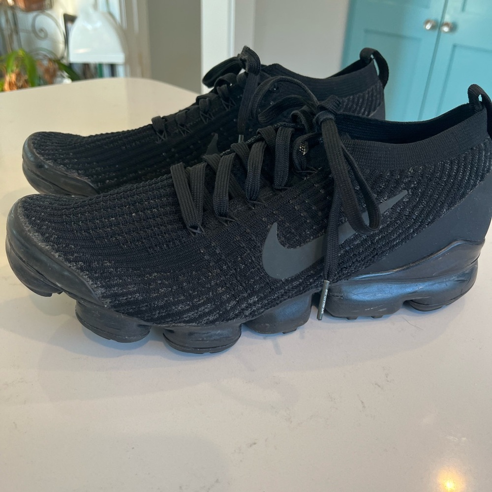 NIKE VAPORMAX FLY-KNIT 3.0 Men’s Size 10.5 Triple Black Excellent Pre-Owned